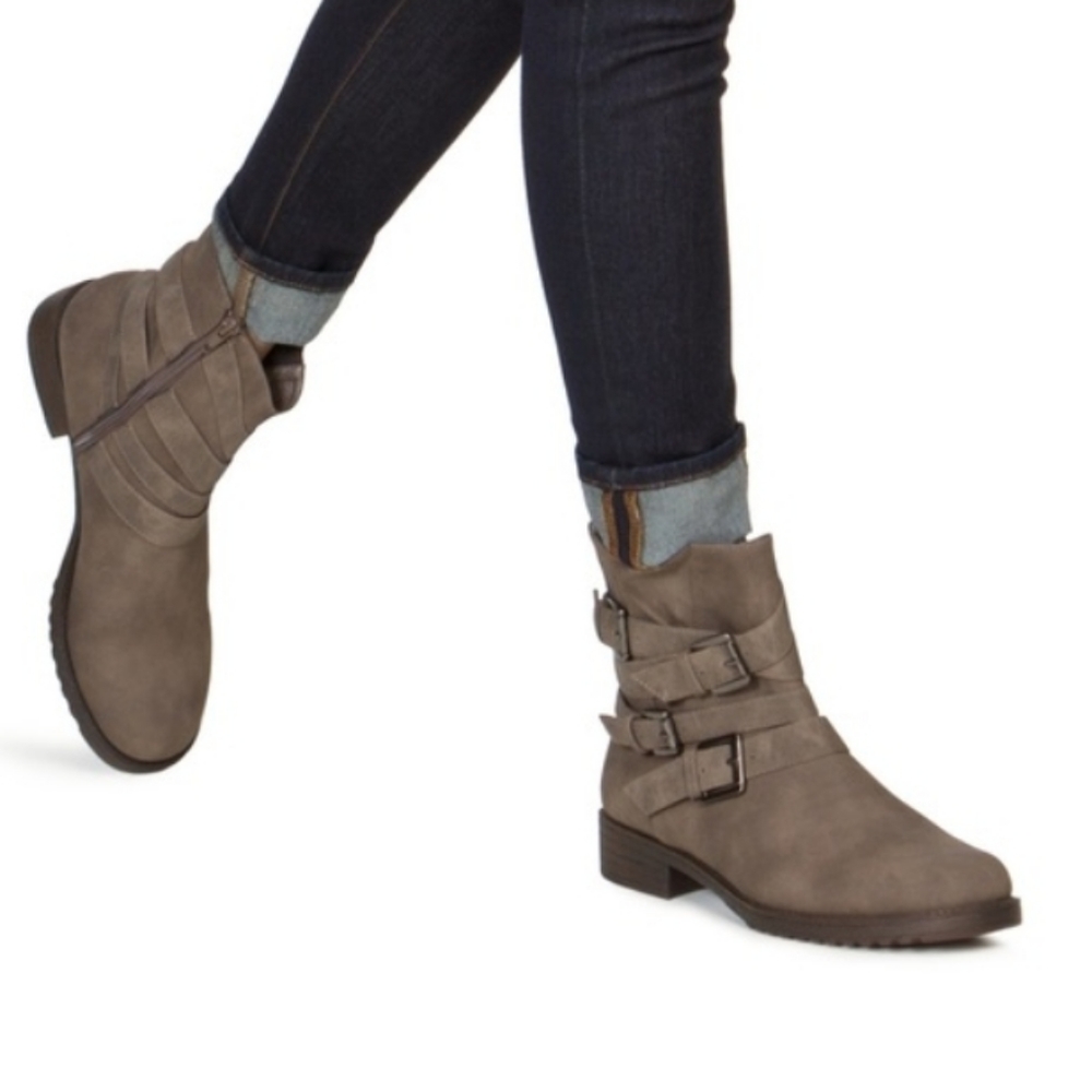 Shoe Dazzle Coraline Gray Buckle Ankle Boot Sz 5.5